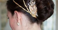 If you haven’t decided how to style your hair for your wedding, here are some vintage hairstyles for you.